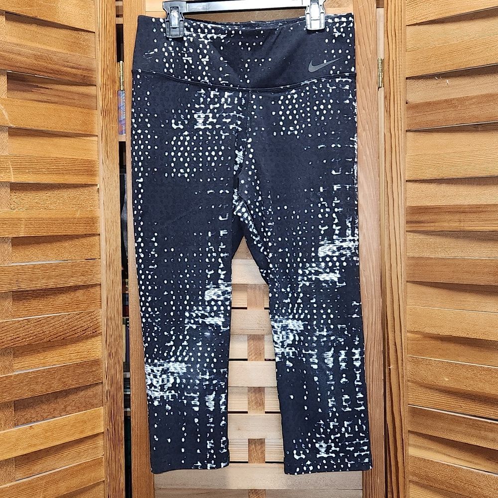 Nike Dri-Fit Black White Capris Leggings Women's Size M Pocket Polyester Spandex